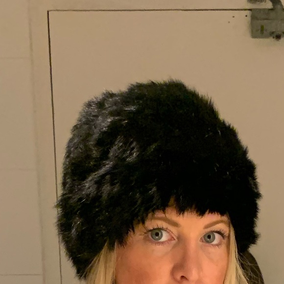FUR HAT - Picture 2 of 2